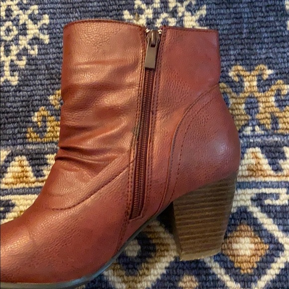 Burgundy/Red heeled ankle boots ❤️ - Picture 3 of 5